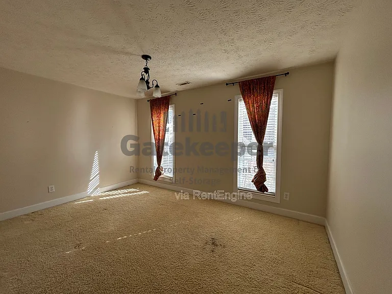 111 Hanbury Ln — Photo 23