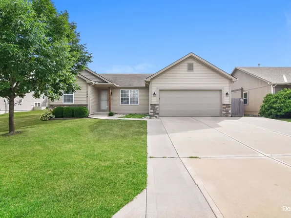 700 NW Par Dr, Grain Valley, MO 64029