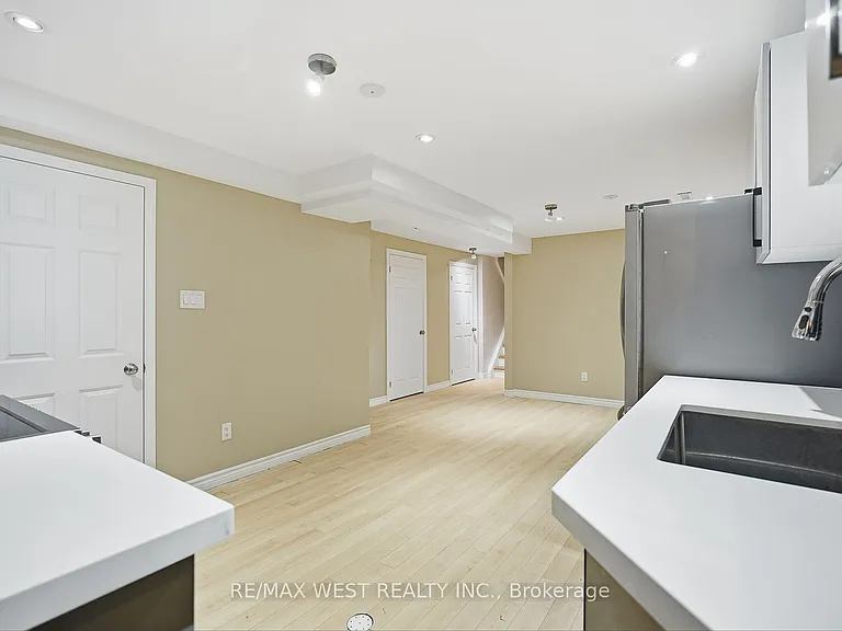 6 Marshall Blvd #BASEMENT — Photo 12