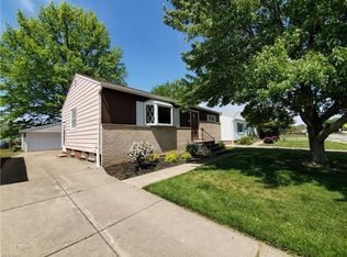 796 Pendley Rd, Willowick, OH 44095