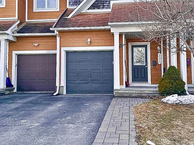 255 Catamount Ct — Photo 1