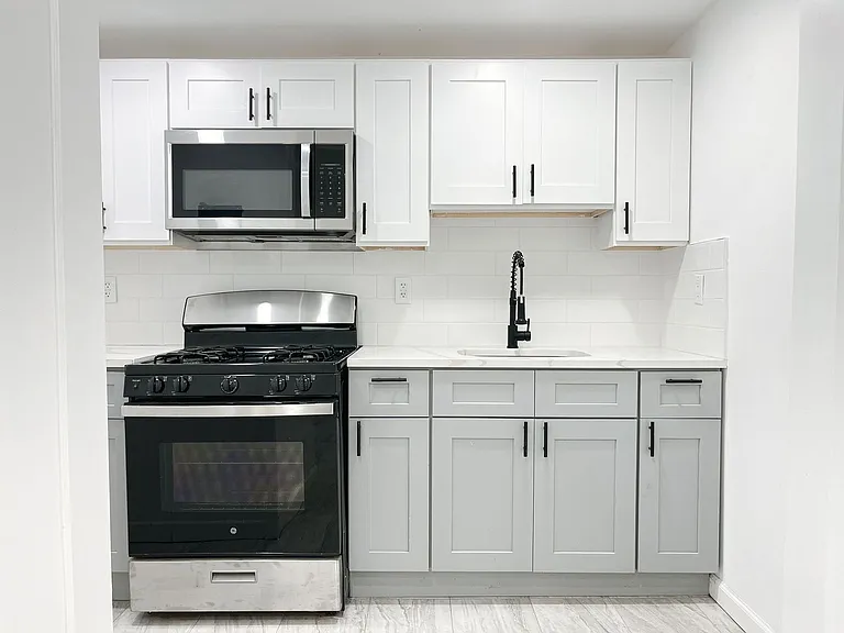 6604 Hill St — Photo 1