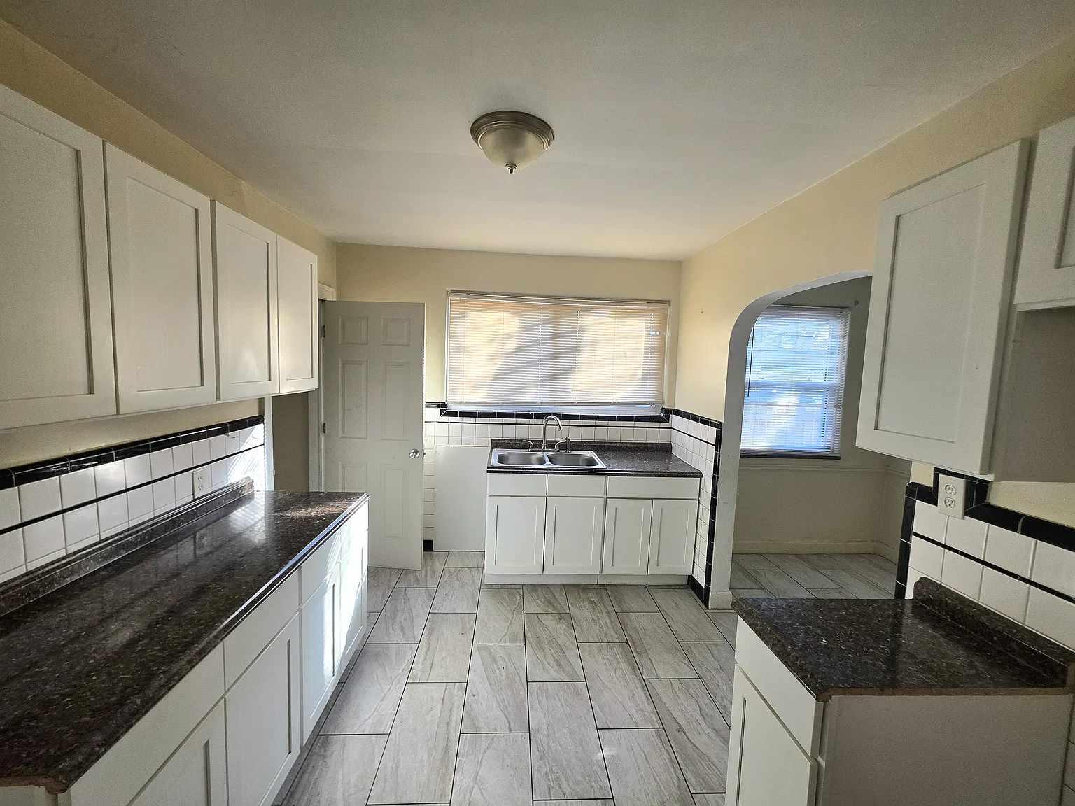 2 bed, 900 sqft, $1,000 — Photo 3