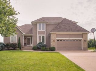 405 SE Williamsburg Dr, Lees Summit, MO 64063