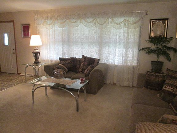 4th image of 126 N Pamela Dr