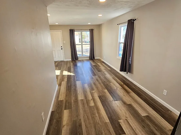 10335 Renfrew Dr — Photo 6