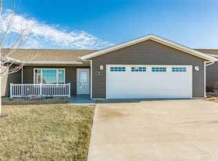 175 Hummingbird Ct, Independence, IA 50644