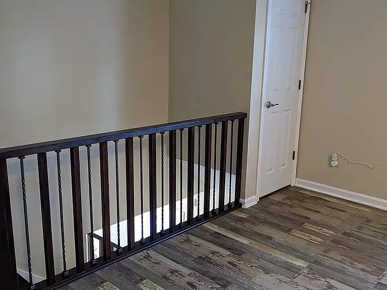 450 Karl Ct SW — Photo 36