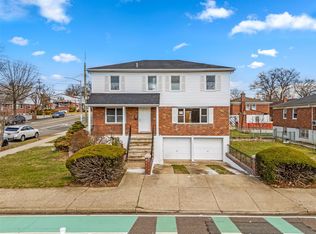 5605 Oceania St, Oakland Gardens, NY 11364