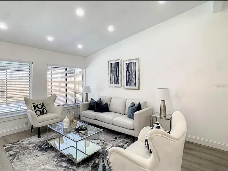 822 E Flag Ln — Photo 6