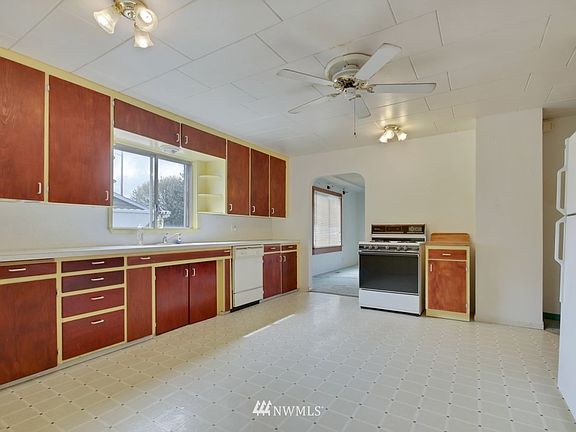 Spacious Kitchen
