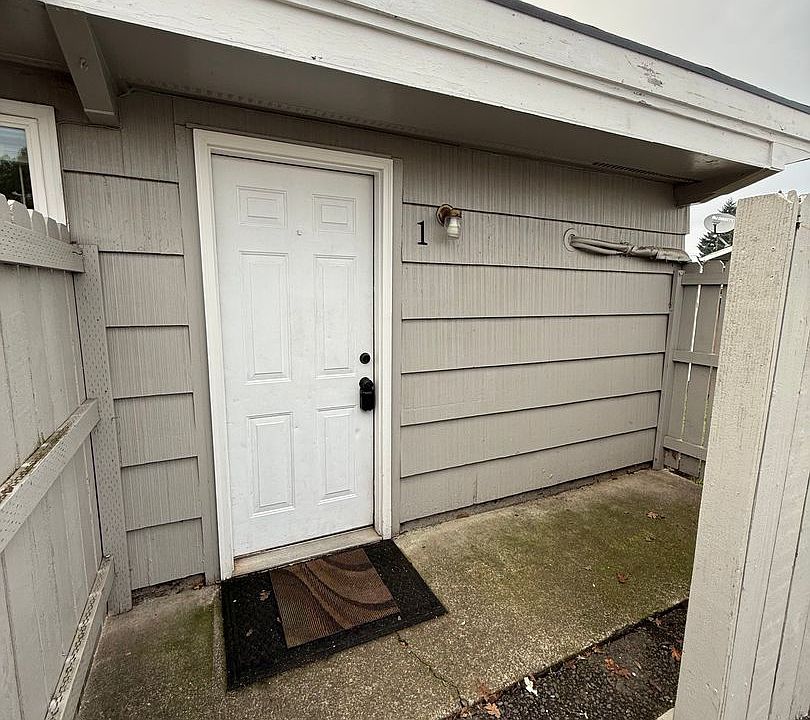 1st image of 940 E Jefferson St #15