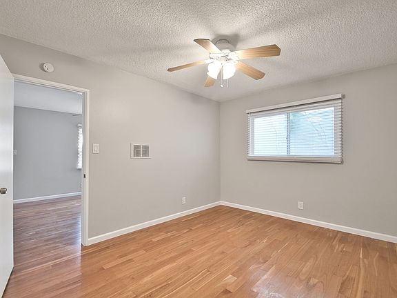 4th image of 221 39th St #221