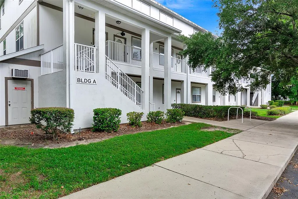 2 bed, 2.5 bath, 1176 sqft, $1,450 — Photo 1