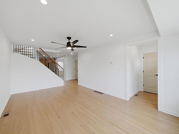 5th image of 10910 S Avenue L