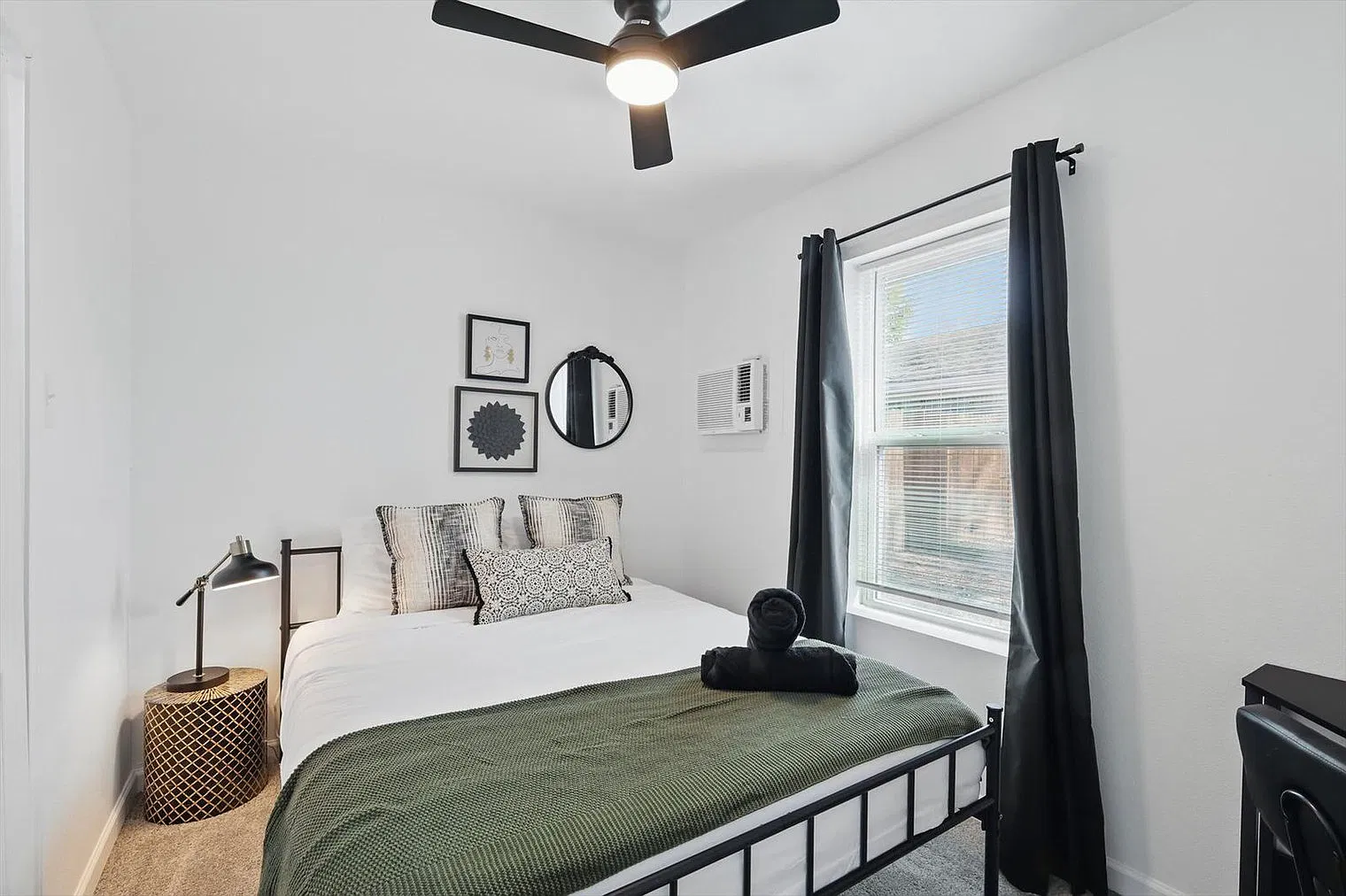 4 bed, 2.0 bath, 1001 sqft, $7,769 — Photo 4
