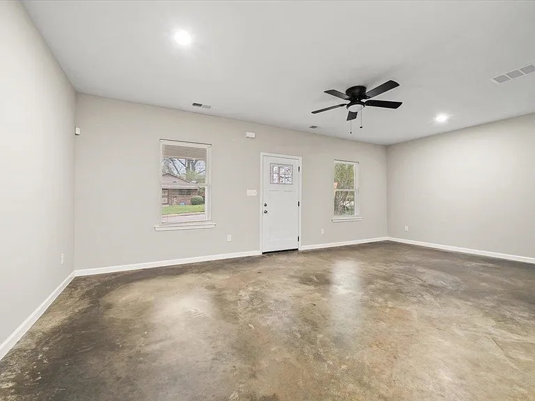 2845 Yale Ave — Photo 3