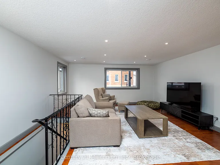 413 Queen St S #B — Photo 5