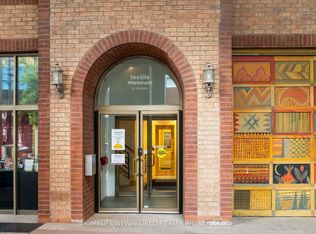 55 Centre Ave #2402, Toronto, ON M5G 2H5