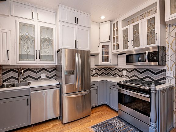 5th image of 123 S Pennsylvania St #1