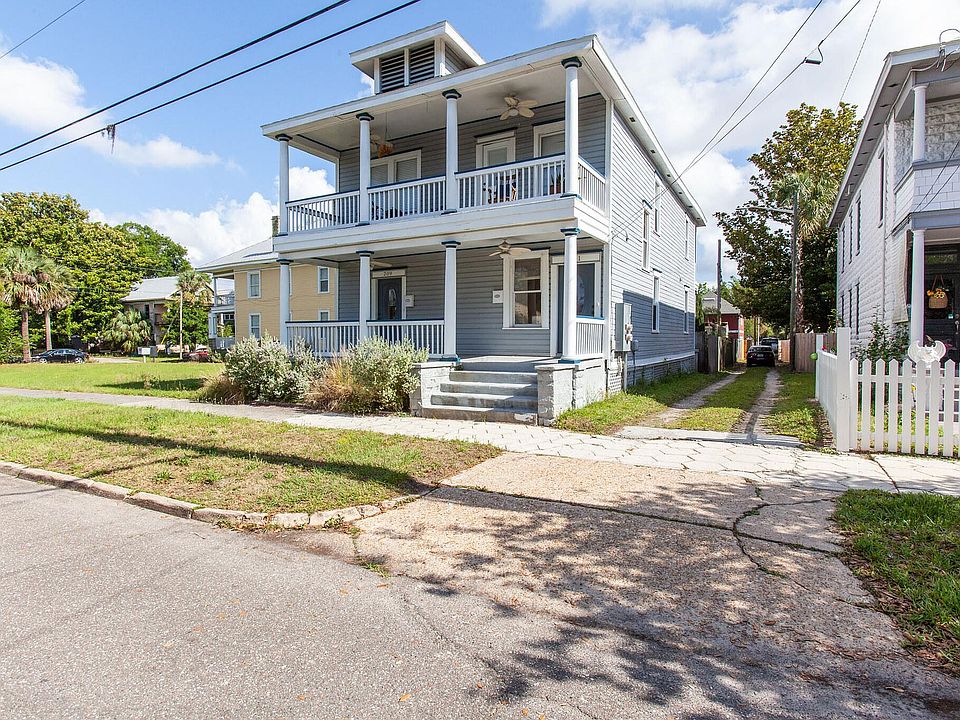 1st image of 209 E 4th St