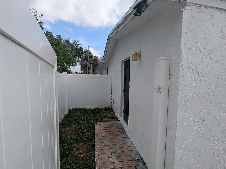 6581 Hayes St — Photo 1