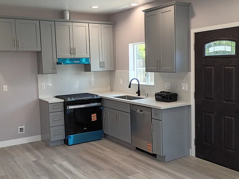 4212 Walnut Grove Ave — Photo 3
