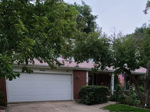 3235 N Volz Dr E, Arlington Heights, IL 60004