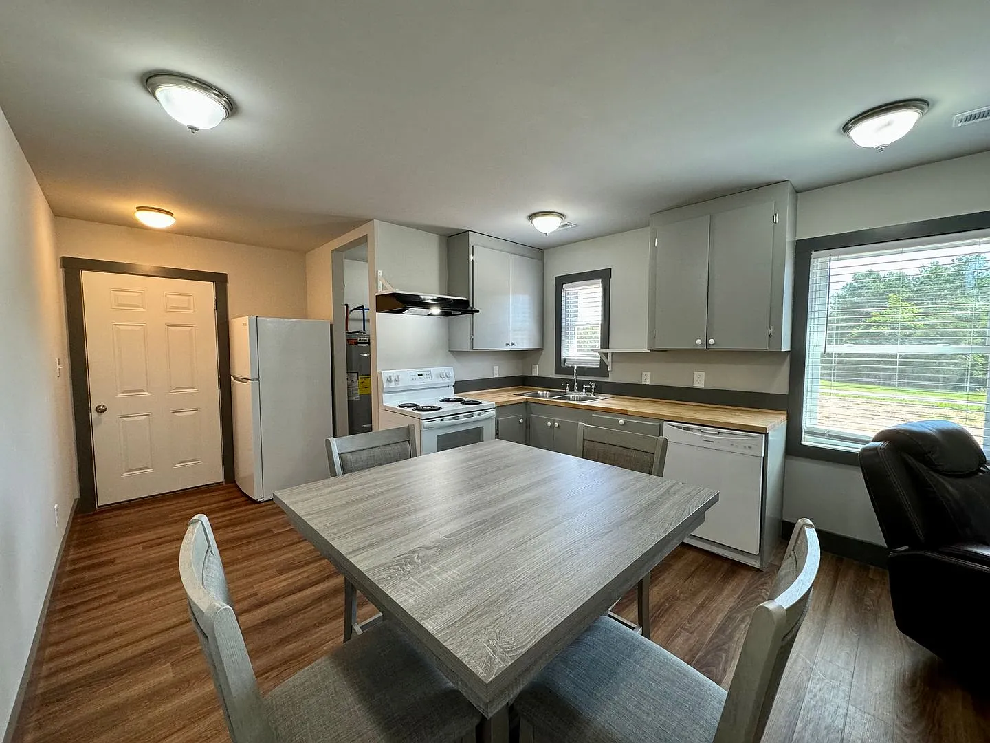 New Construction-Fully Furnished & Utilities Included — Photo 2