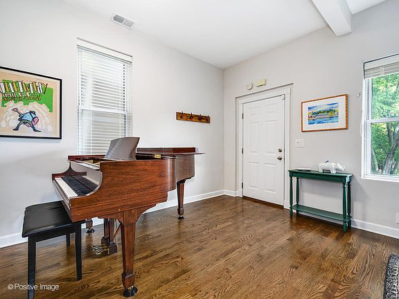 3rd image of 2313 W Shakespeare Ave