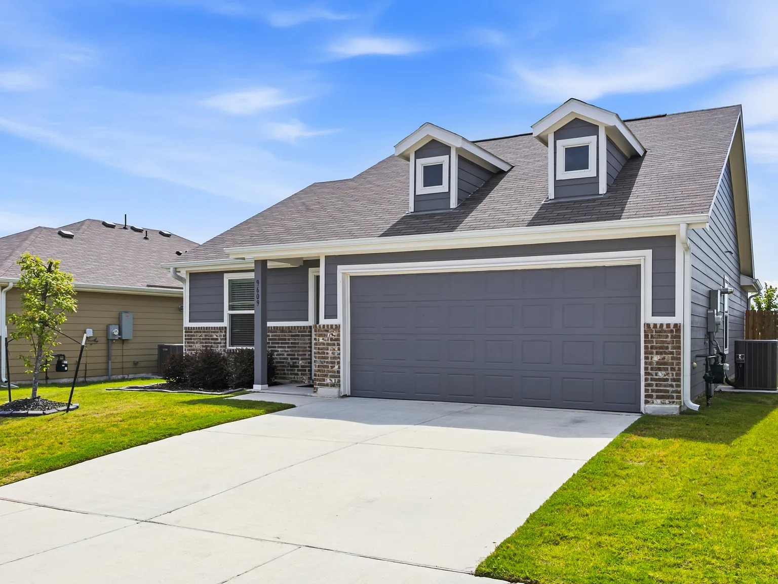 3 bed, 1267 sqft, $2,175 — Photo 2