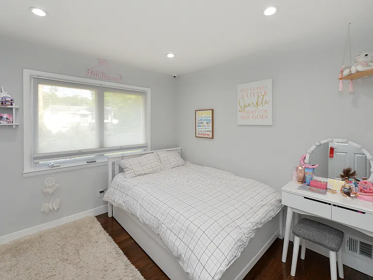 154 Middlesex Ave — Photo 24