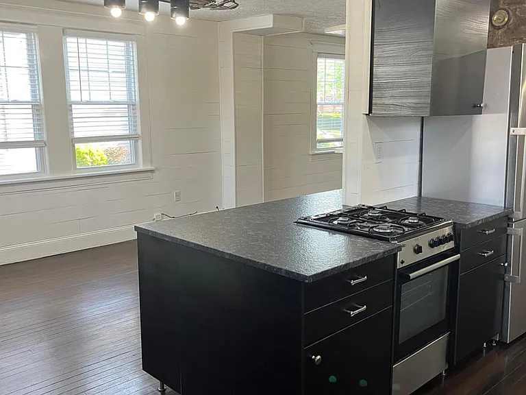 272 Lake Ave — Photo 5