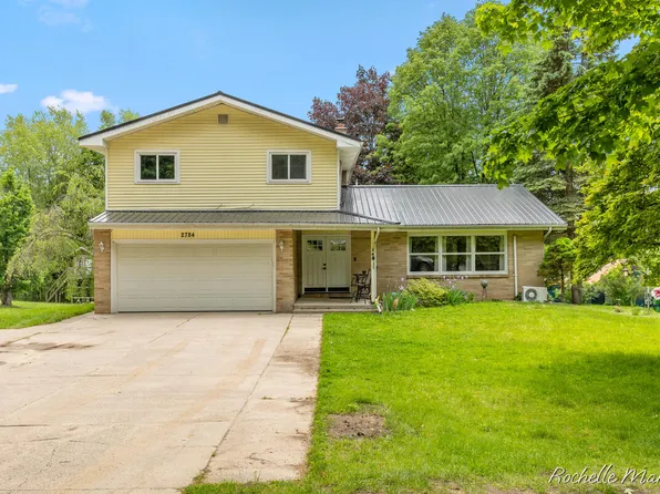 2784 Hillcrest Dr, Ionia, MI 48846