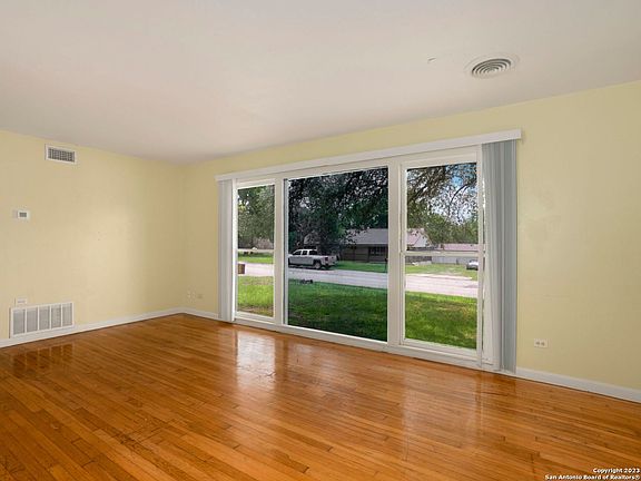 3rd image of 6397 KINGS CROWN ST