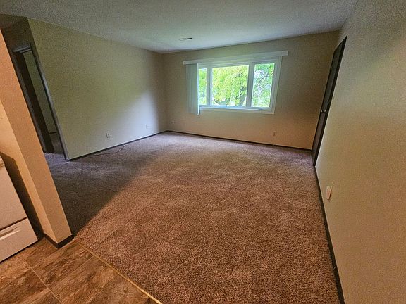 3rd image of 1621 Carriage Hill Dr APT 8