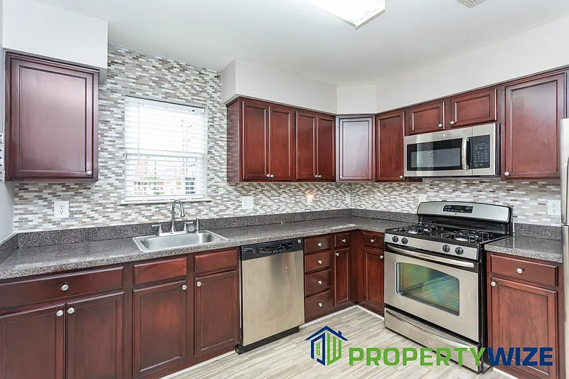 3 bed, 2.0 bath, 1485 sqft, $1,825 — Photo 3