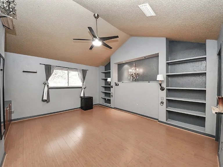 7877 Kendalia Dr — Photo 35