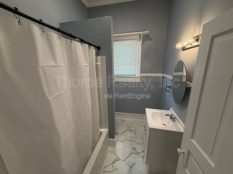 412 W Walnut St — Photo 10
