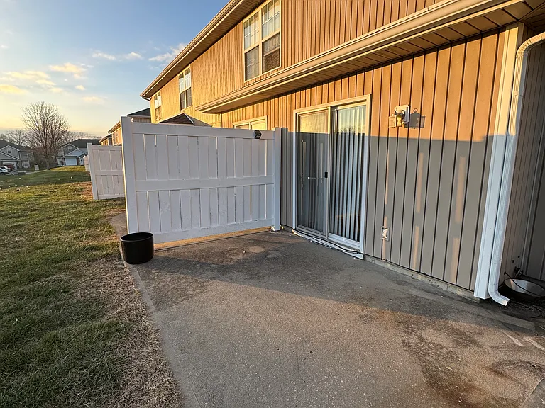 820 SW Peach Tree Ln — Photo 29