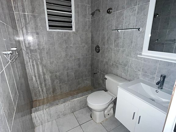 3rd image of 3 Calle Luna Poblado