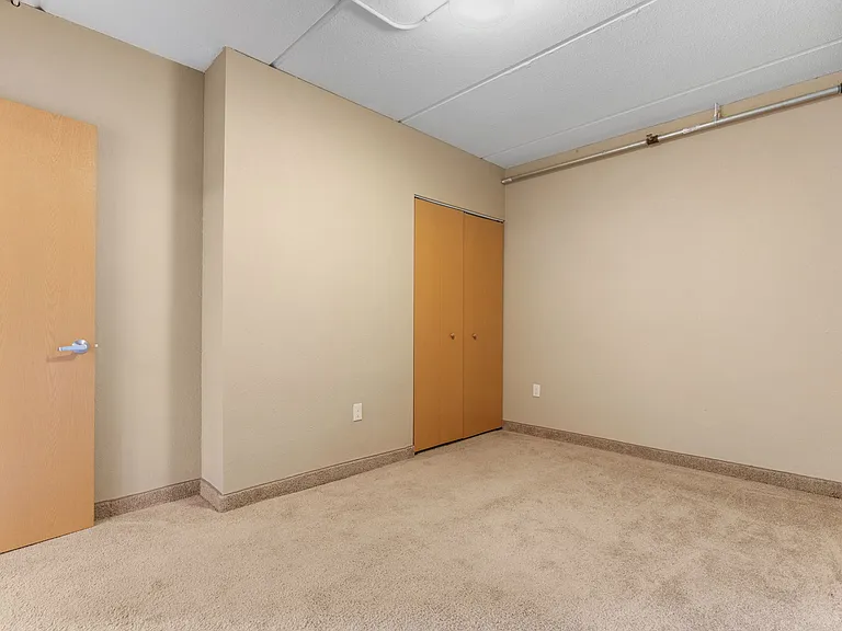 E Street Flats - Student Housing — Photo 63