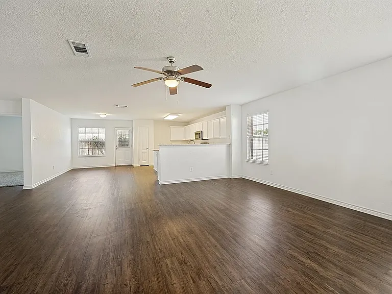 8013 Hidden Oaks Dr — Photo 7