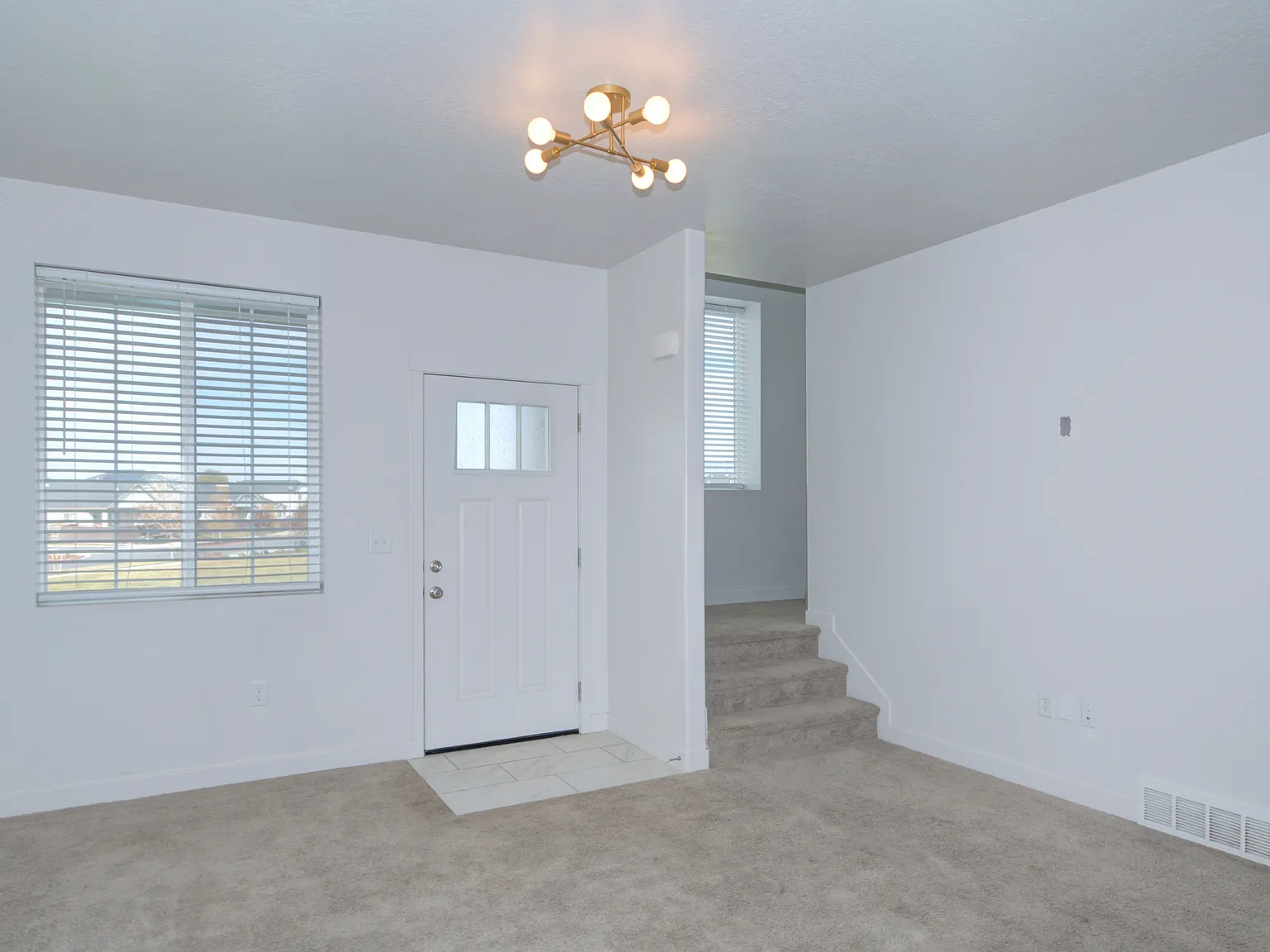 3 bed, 2087 sqft, $2,345 — Photo 2