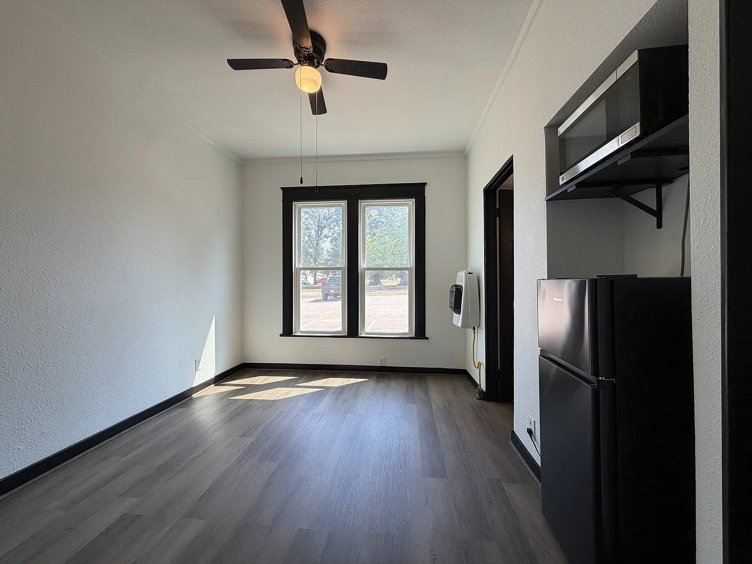 401 East Twin Springs Street - 3 — Photo 2