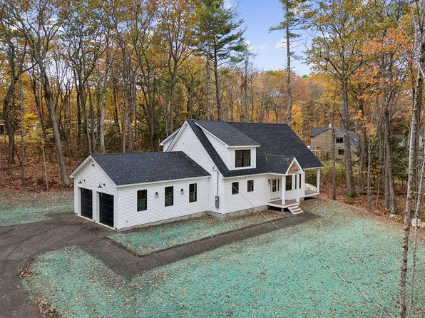 8 Perimeter Avenue, Standish, ME 04084