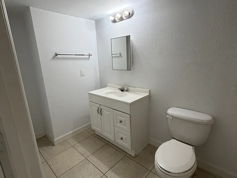 21050 SW 87th Ave #105 — Photo 7