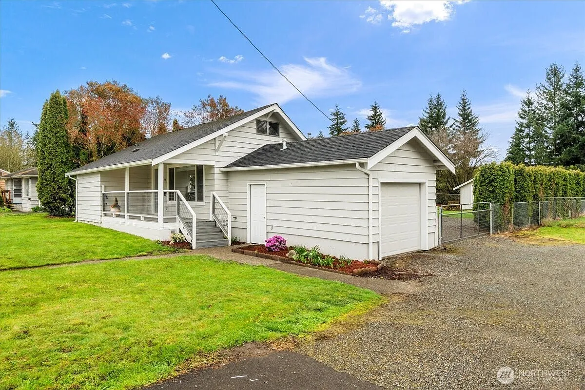 906 4th Street SE photo 1
