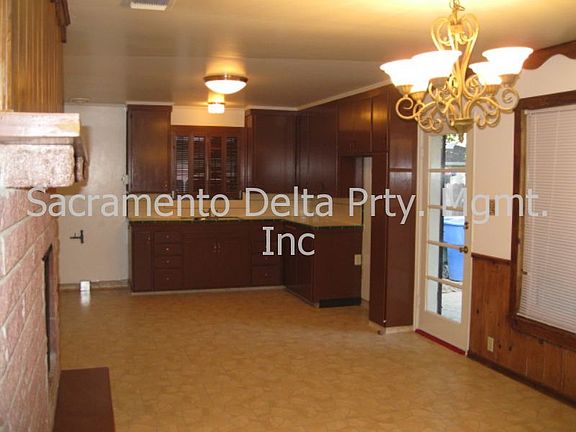 3rd image of 5327 Sandburg Dr