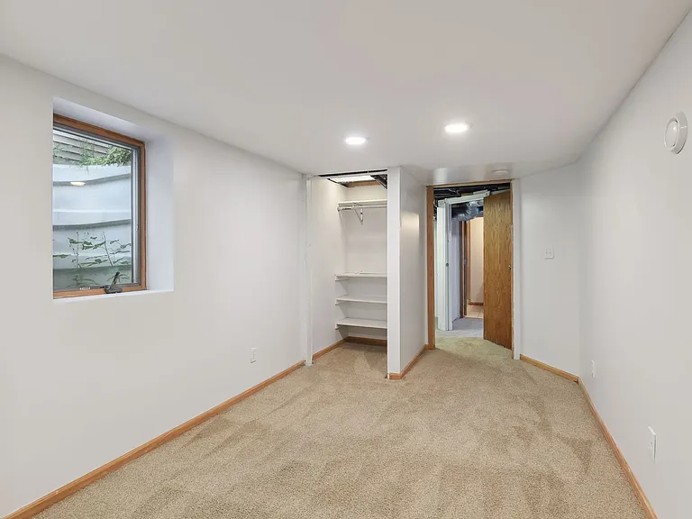 2745 Webster Ave S — Photo 28